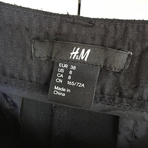 H&M cuffed black shorts - Picture 4 of 4